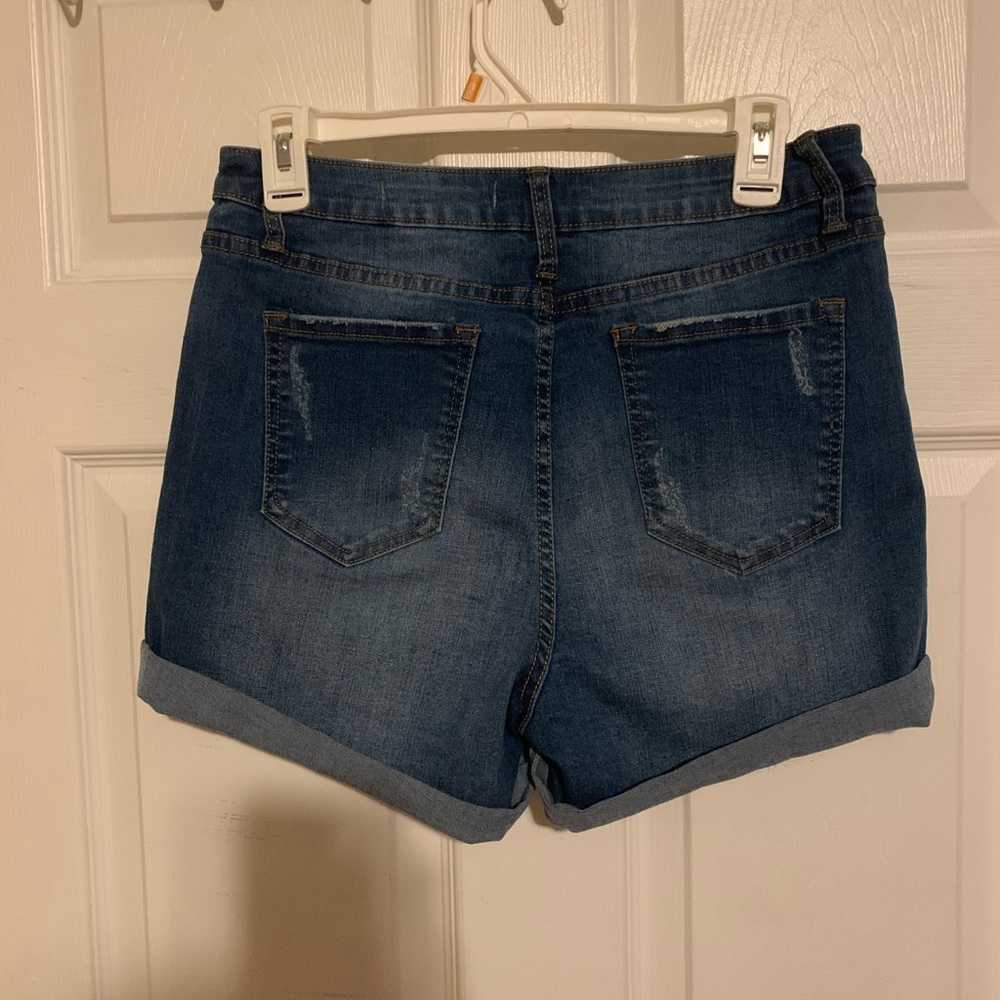 Shorts 🩳 - Picture 2 of 3